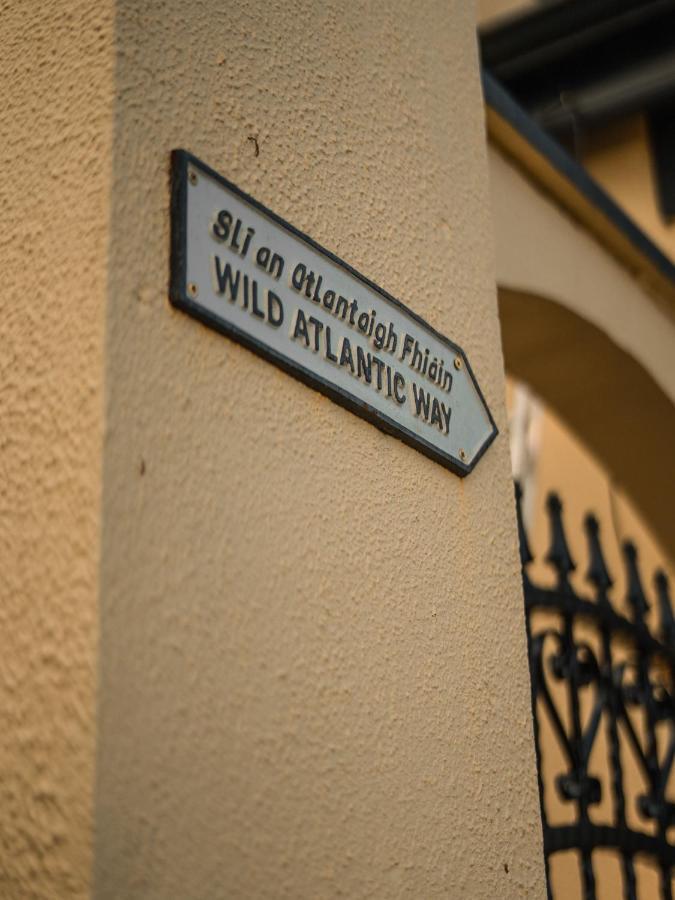The Village Inn Bohola Bagian luar foto